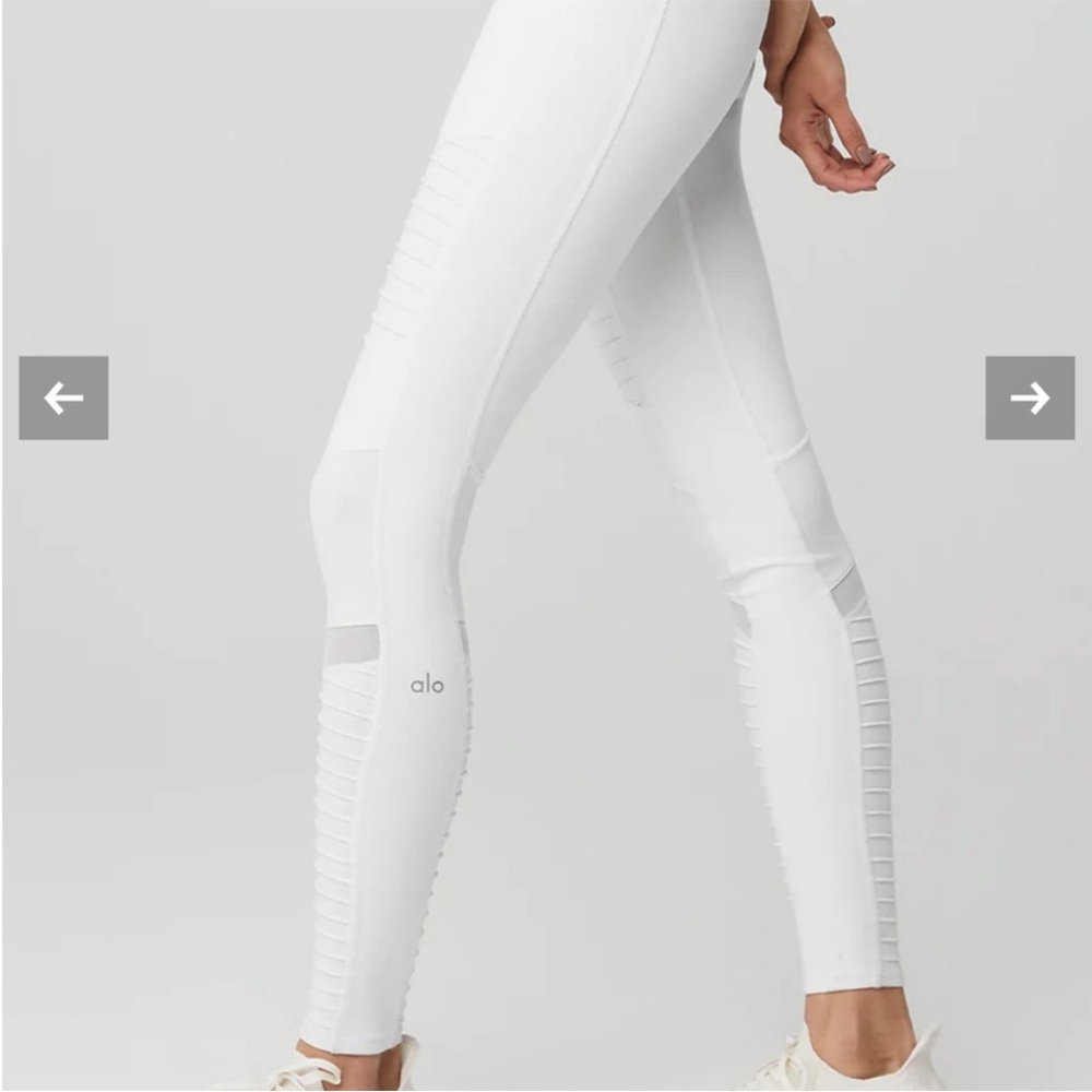 Alo Yoga High-Waist Moto Legging in White. Size XS - Picture 4 of 8